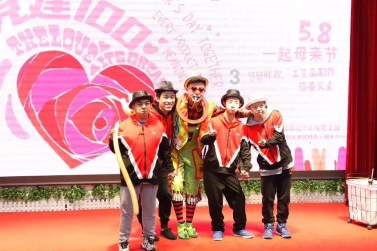 原创40岁杨怡官宣产女,一家三口合照公开,罗仲谦留起胡须大变样